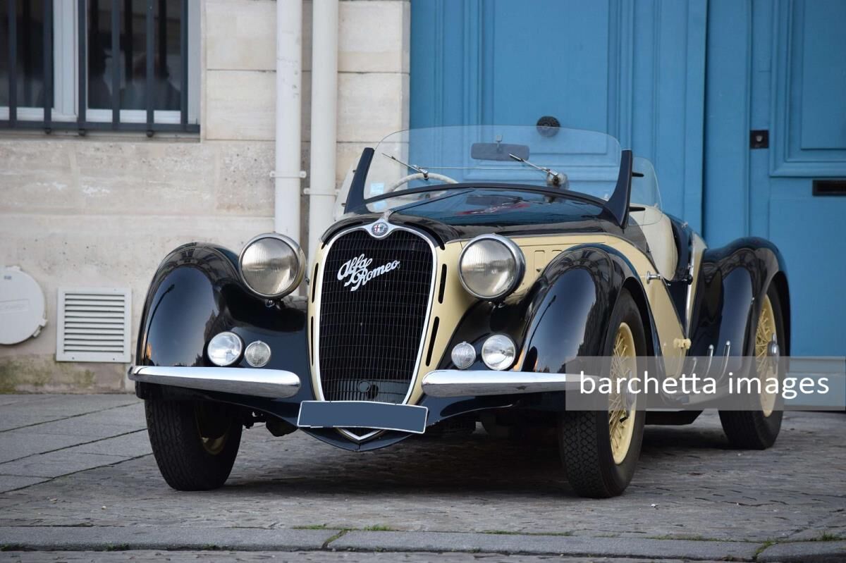 Automobiles sur les Champs