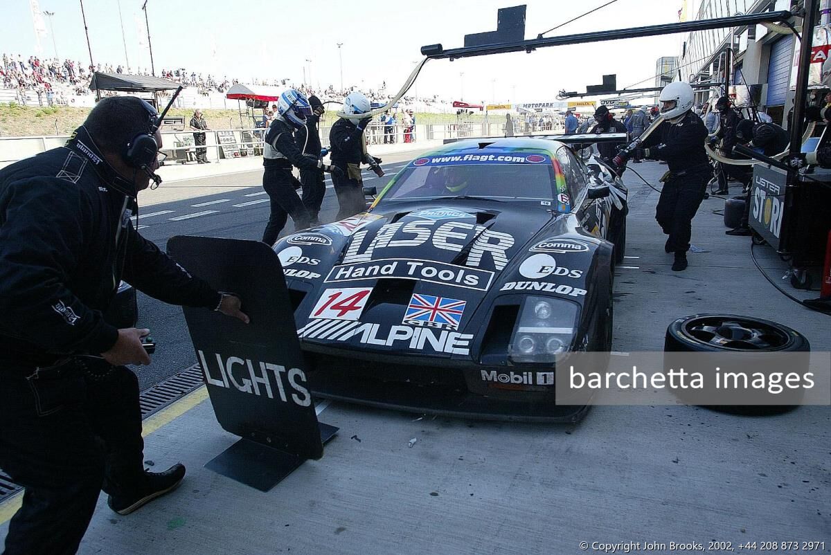 Laurence Pearce supervises the final Lister pit stop while in the lead..........a collision with the Alliot Viper lead to the exclusion of the Lister Storm