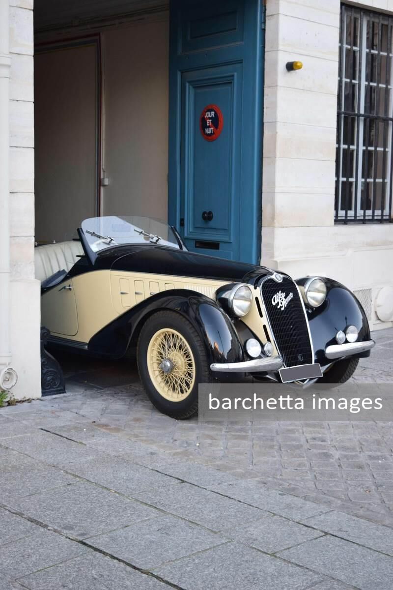 Automobiles sur les Champs