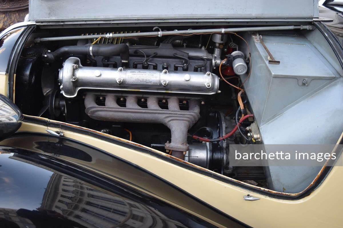 Automobiles sur les Champs