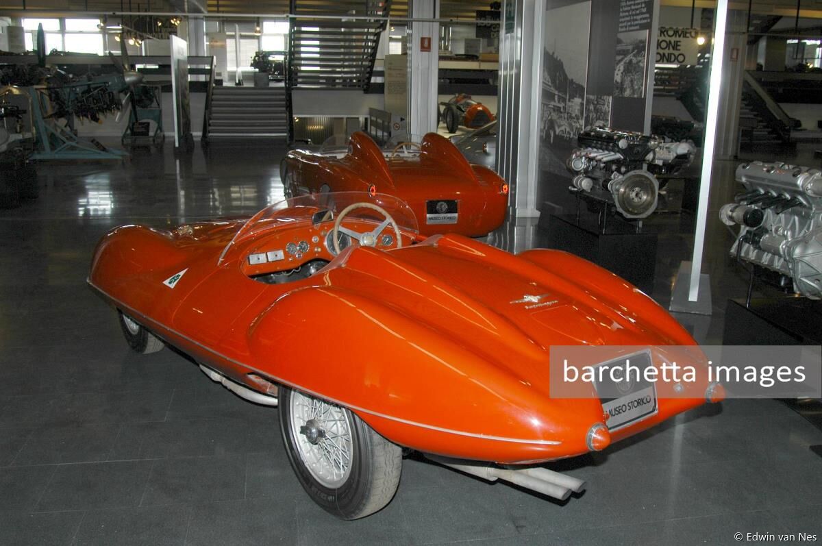 Alfa Romeo 1900 C 52 Disco Volante s/n s/n 1359.00001 - Versione da competizione del modello 1900. La carrozzeria a sezione trasversale ogivale realizza interessanti caratteristiche aerodinamiche