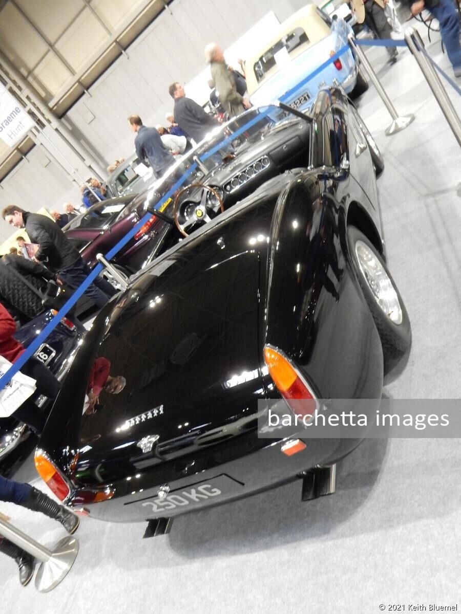 21/nov - offered by Graeme Hunt Ltd for £725,000 