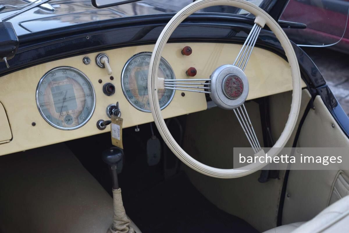 Automobiles sur les Champs