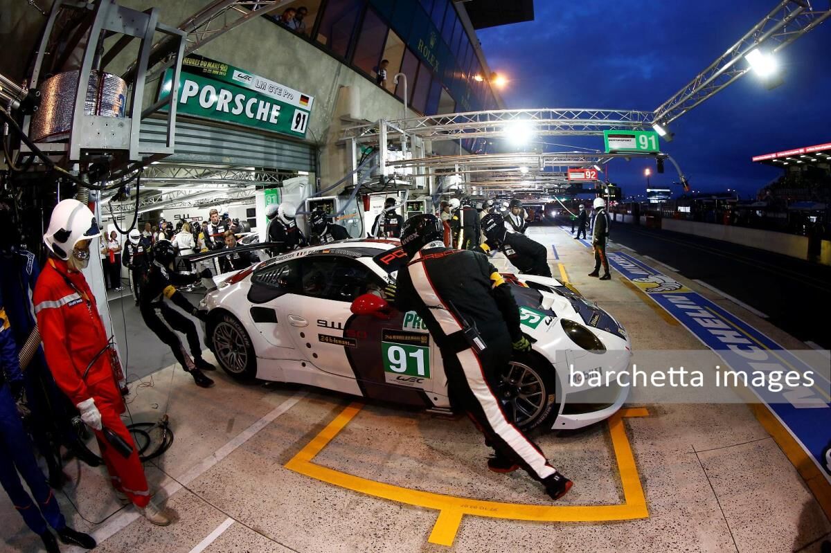 Porsche 911 RSR, Porsche AG Team Manthey: Joerg Bergmeister, Timo Bernhard, Patrick Pilet