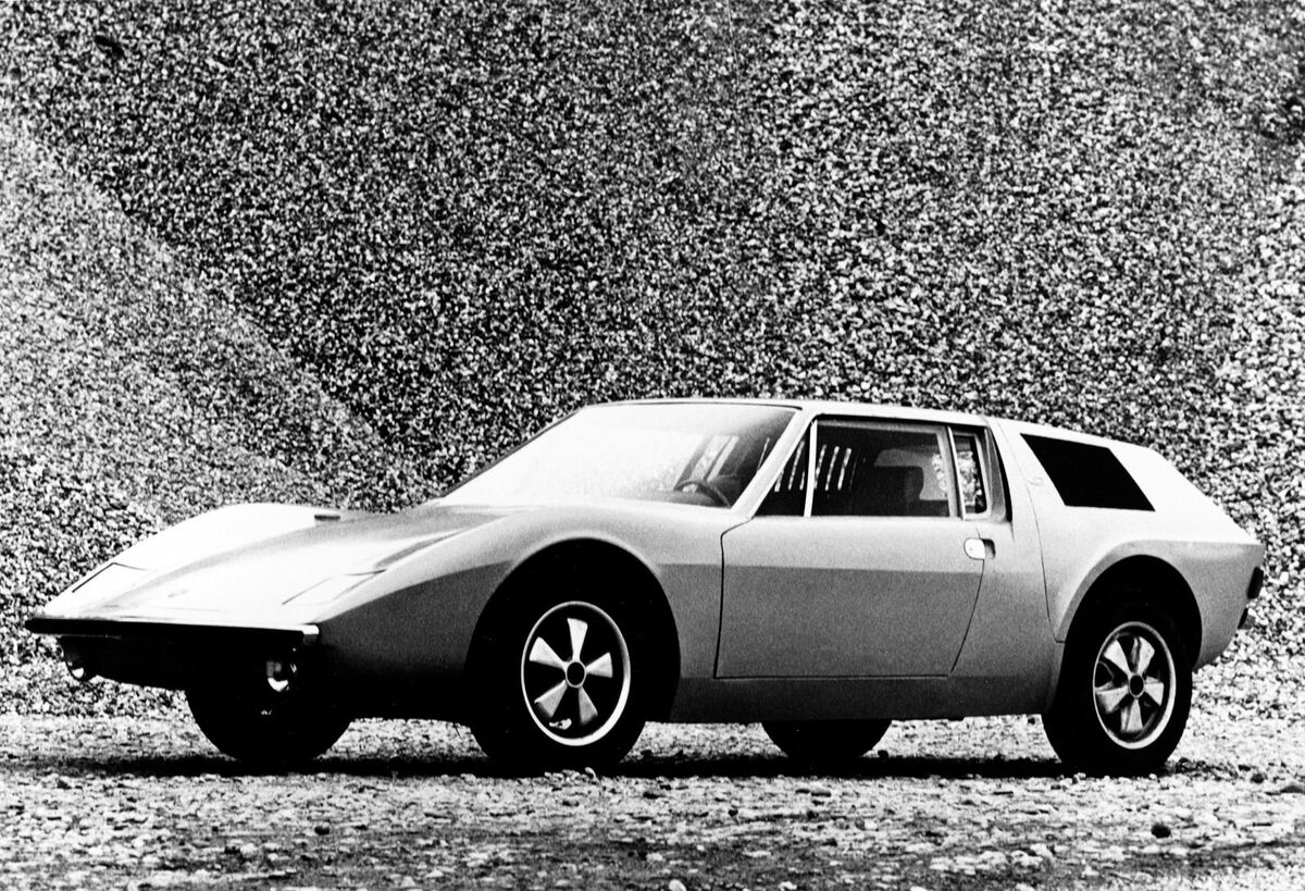 Car designer Albrecht Graf von Goertz created his own vision of a 914: the 914/6 was presented at the 1970 Geneva Motor Show
