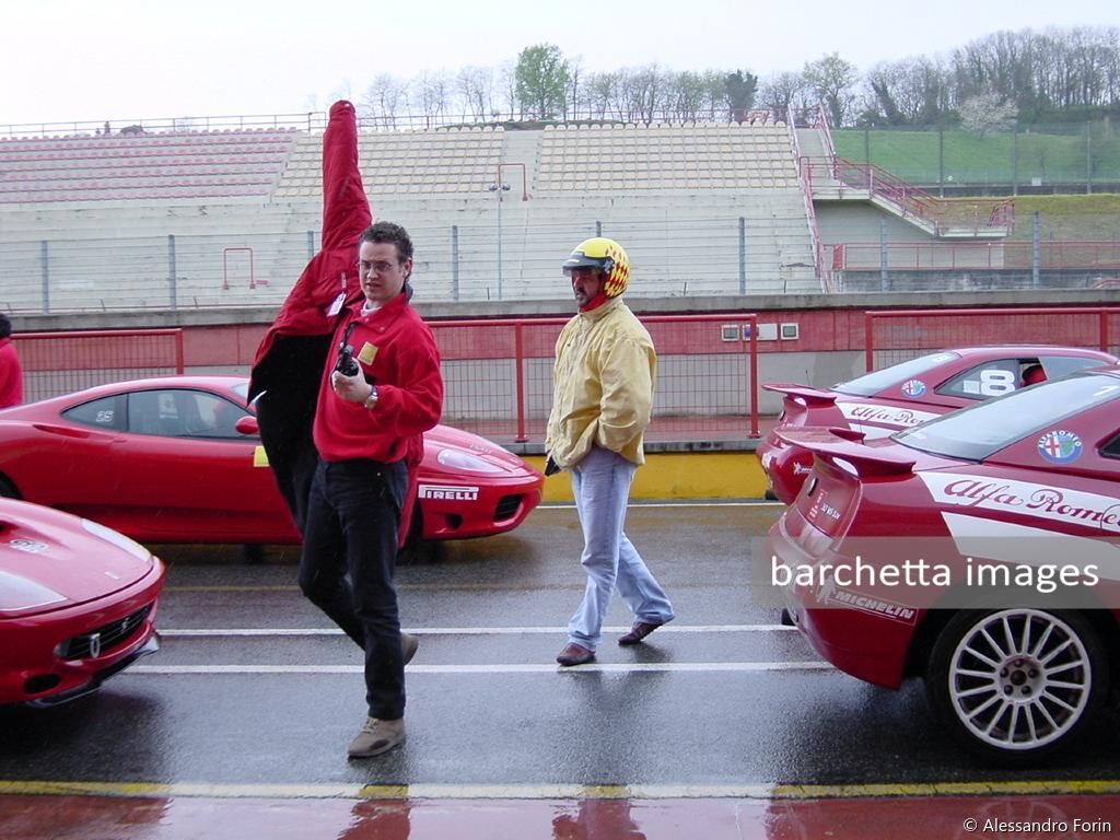 Gordon De Adamich, an other instructor. The pace cars are 'slow' Alfas, but these guys sure know how to drive 'em 