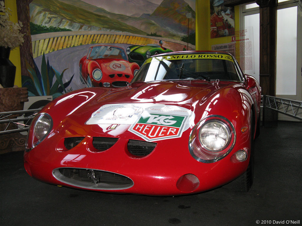 1:18 Ferrari 250 GTO -- Red -- Kyosho