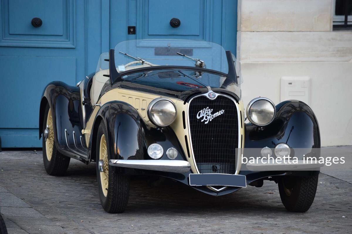 Automobiles sur les Champs