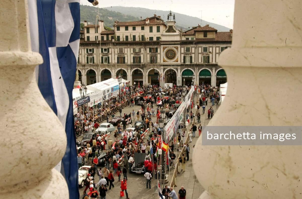 Brescia: Piazza della Loggia, punzonatura della 80a Mille Miglia (Ph. Marco Lucini/Eden) 