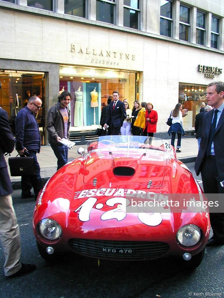 01/jun/07 - Ferrari Concours on Bond Street, London - DK