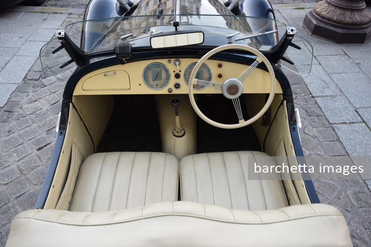 Automobiles sur les Champs