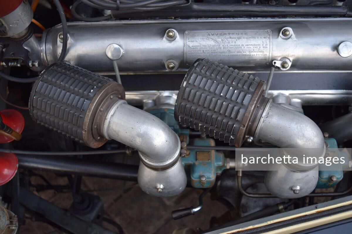 Automobiles sur les Champs