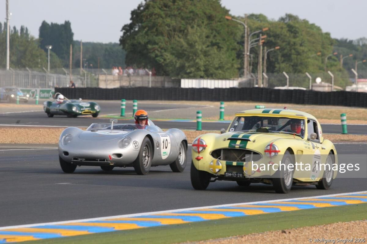 324 AUSTIN HEALEY 3000  SINKE / SINKE /VAN DE KERKHOF;310 PORSCHE RSK Spyder  FERNANDEZ SOUSA / De MIGUEL / ARIAS CANETE;Racing;Le Mans Classic