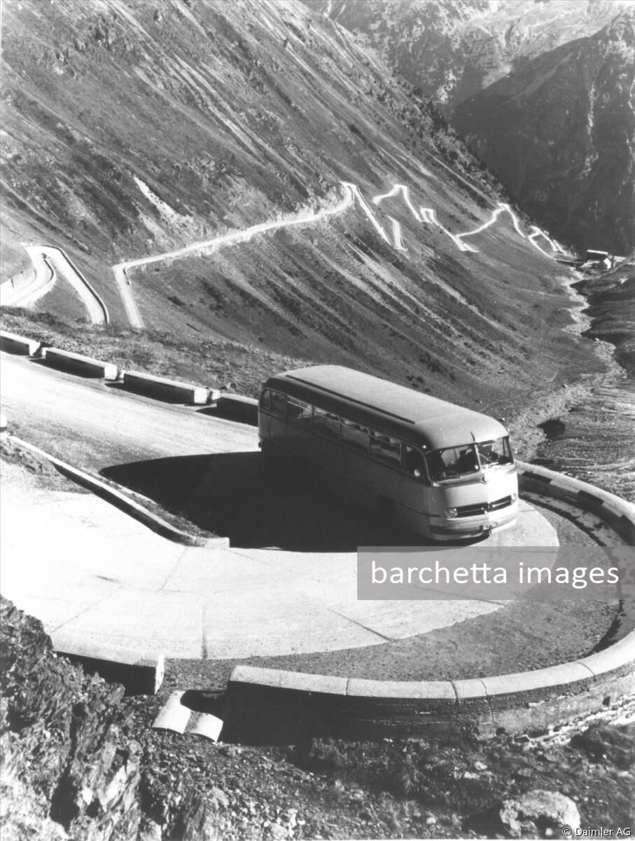 Mercedes-Benz O 321 H (1954 bis 1964). Erprobung am Stilfser Joch im Jahr 1954. 

Mercedes-Benz O 321 H (1954 to 1964). Testing on the Stelvio Pass in 1954. 