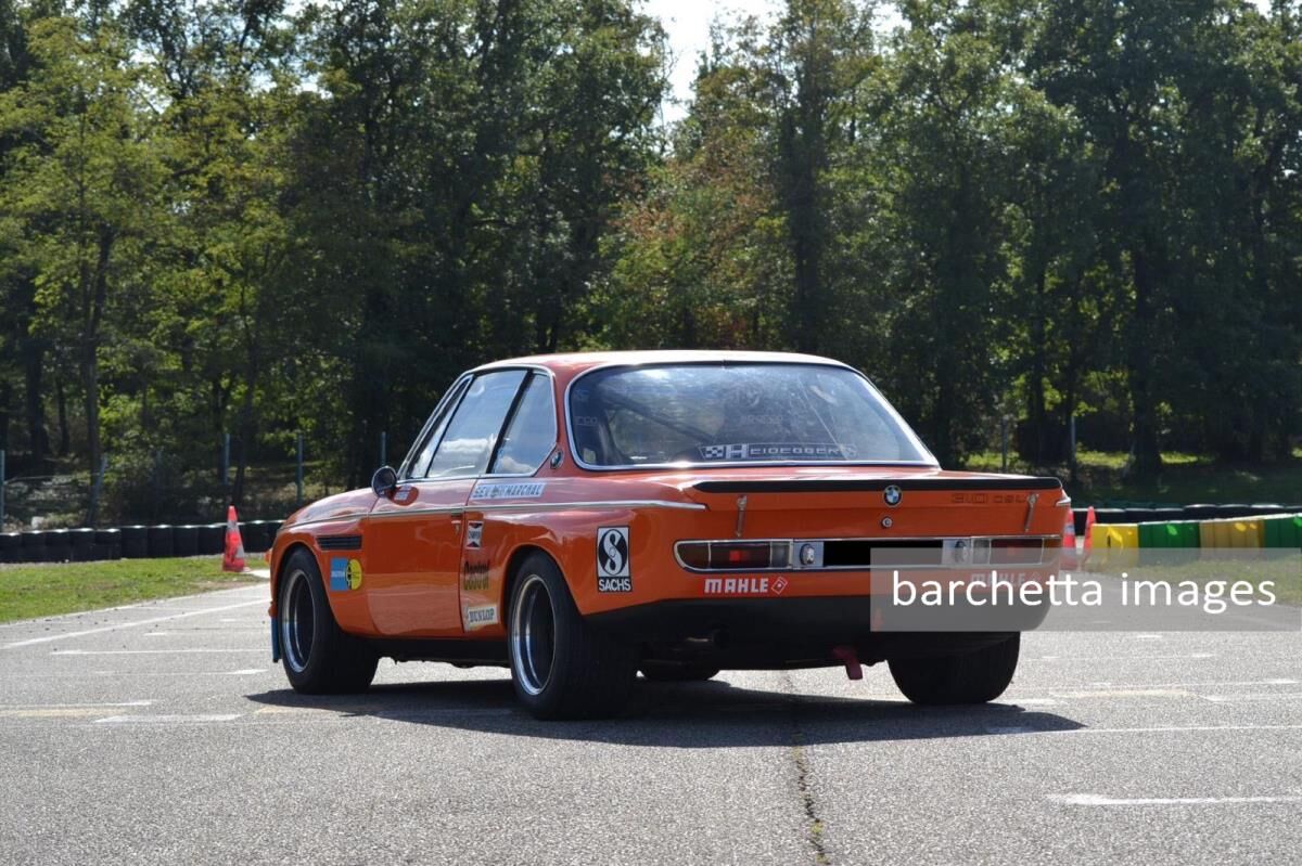 Automobiles sur les CHAMPS IX