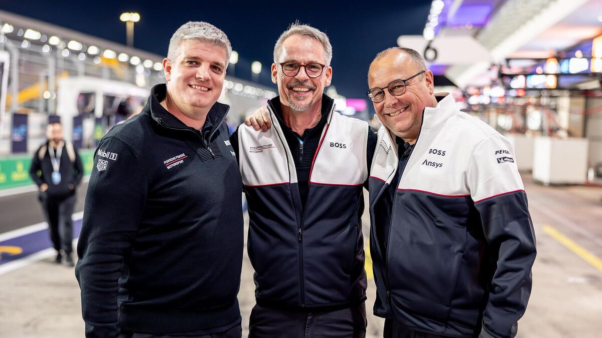 Jonathan Diuguid (Managing Director Porsche Penske Motorsport), Thomas Laudenbach (Vice President Porsche Motorsport), Urs Kuratle (Director Factory Motorsport LMDh) (l-r)