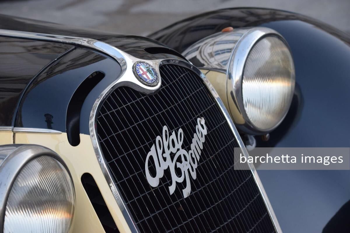 Automobiles sur les Champs