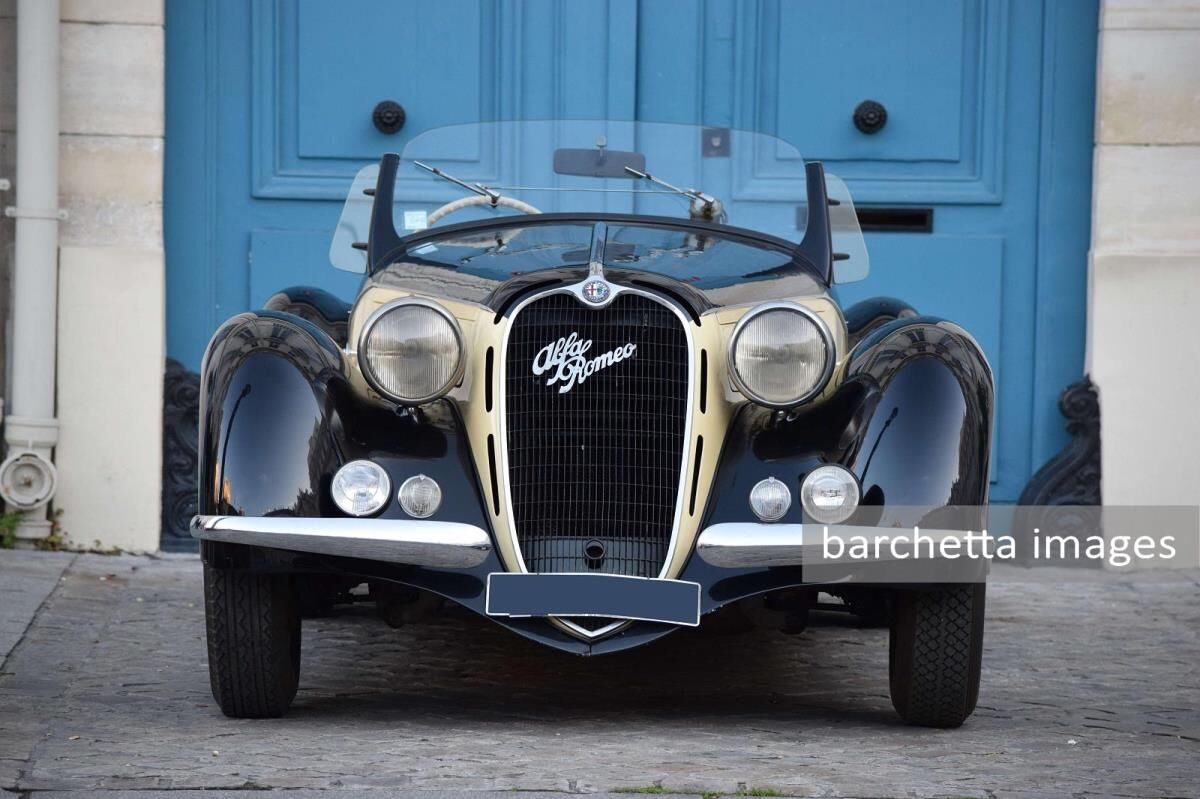 Automobiles sur les Champs