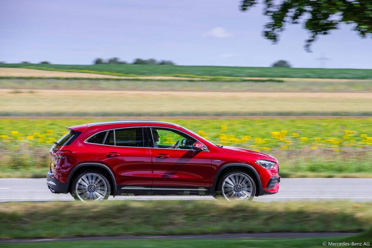 Mercedes-AMG GLA 35 4MATIC designo patagonia red metallic